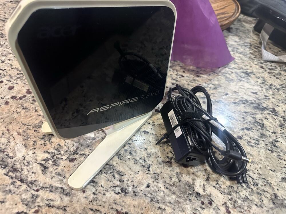 Acer AspireRevo R3610 Mini Desktop Computer NVIDIA ION